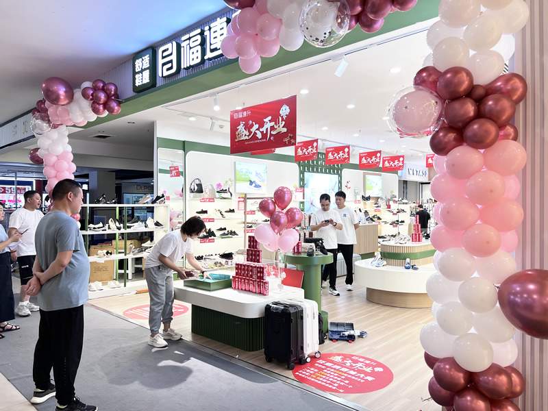 賀：福連升休閑鞋湖南長沙東方悅鄰mall新店開業(yè)！