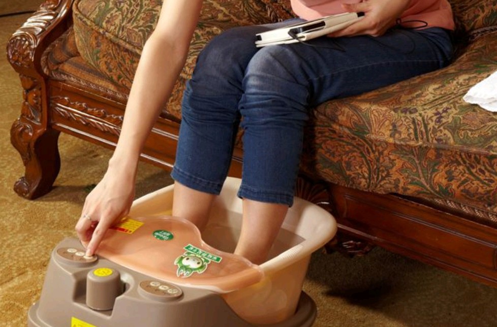 女人每天泡腳的好處：女人泡腳的好處