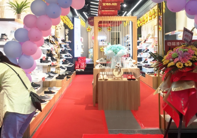 賀：福連升老北京布鞋云南昭通威信縣后街店正式開業(yè)！