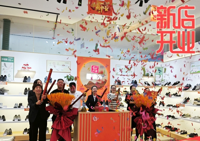 賀：福連升休閑鞋品牌河北唐山新店開業(yè)！